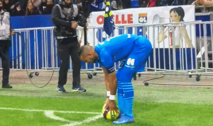 伯恩茅斯欲留塞梅约至赛季末，英超五强关注其解约条款（伯恩茅斯拟让塞梅约留队至赛季收官，英超五强盯紧其解约条款）