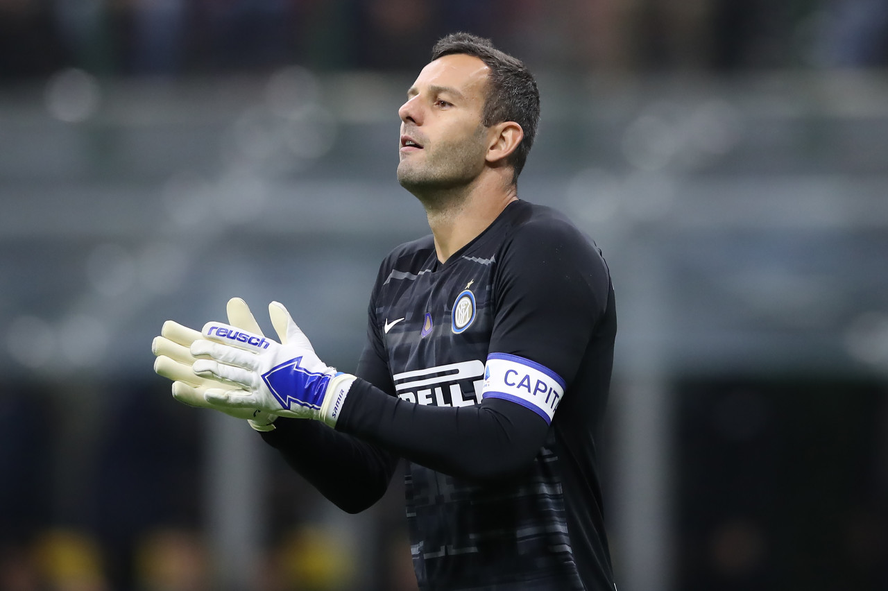 国米官方：恰尔汗奥卢当选与维罗纳一役队内最佳球员（国际米兰官宣：恰尔汗奥卢当选对阵维罗纳一战队内最佳球员）