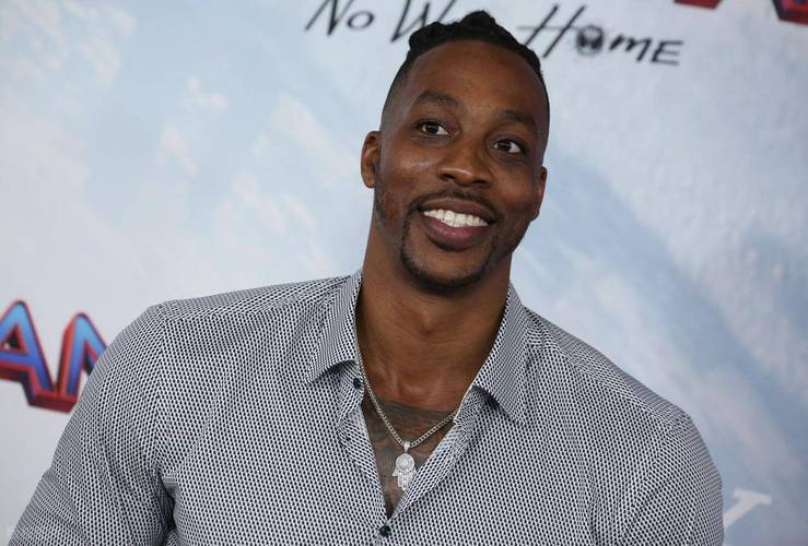 马卡：门迪复出展现出色状态，皇马若踢五后卫将有他位置（马卡报：门迪复出状态上佳，若皇马踢五后卫他将占一席之地）