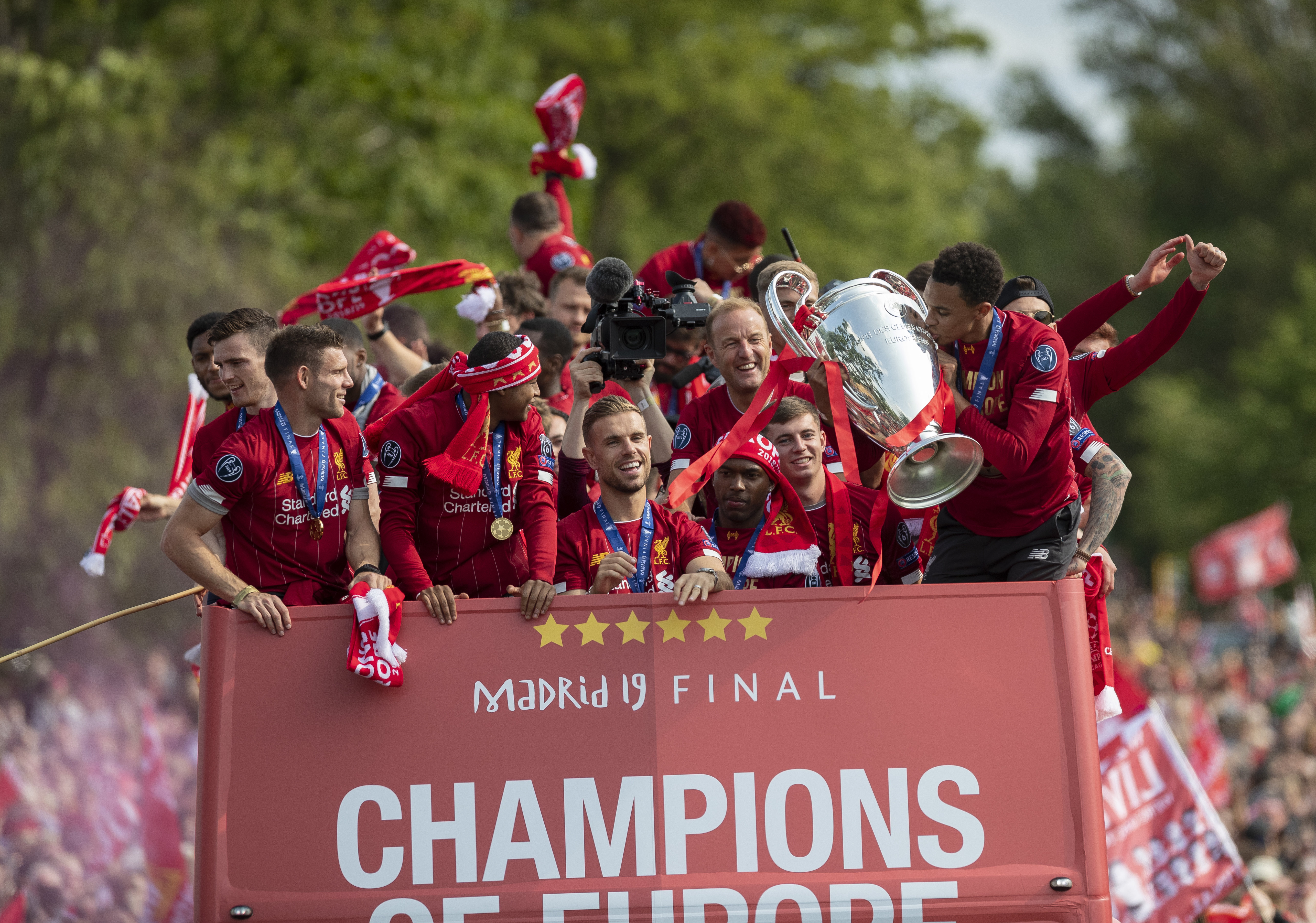 懂球帝12周年120大瞬间决赛：梅西捧大力神杯PK武磊绝平巴萨（懂球帝12周年120大瞬间总决选：梅西捧起大力神杯对阵武磊绝平巴萨）