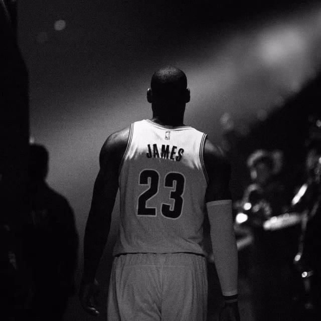 意媒：莱奥缺席米兰合练无缘出战萨索洛，弗法纳有望本轮复出（意媒：弗法纳有望本轮复出，莱奥因缺席米兰合练或无缘战萨索洛）