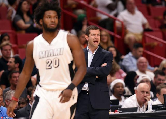 足球英超豪门逆风翻盘，球迷直呼太刺激（英超豪门上演逆转好戏，球迷惊呼过瘾）