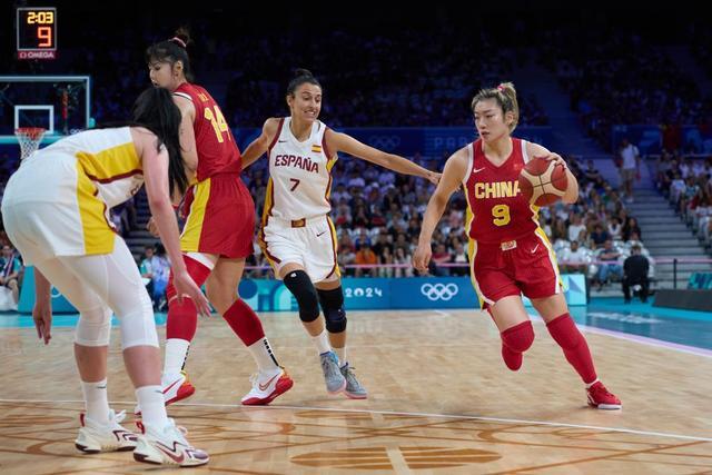 眼眶塌陷！赵鸿刚拳击生涯或终结，转型还是再战成艰难抉择（眼眶重伤，赵鸿刚拳击生涯或告终：转型抑或再战成两难选择）