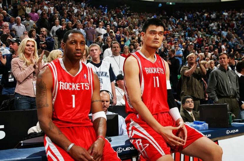 艾顿是湖人队史首位100%命中率0失误且砍两双的首发球员（艾顿成湖人队史首位先发，100%命中零失误豪取两双）