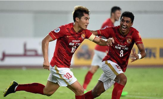 更是与球员 更是与球员